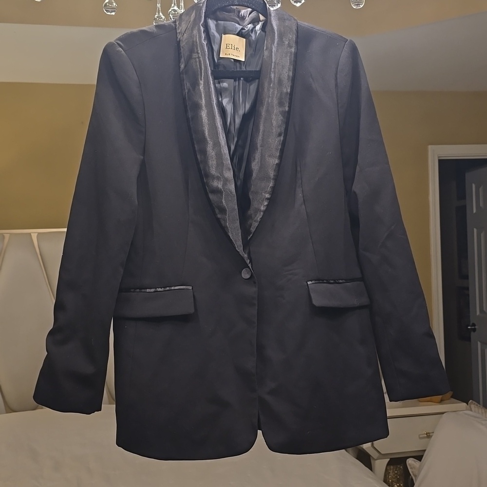 Elie Tahari Black Blazer